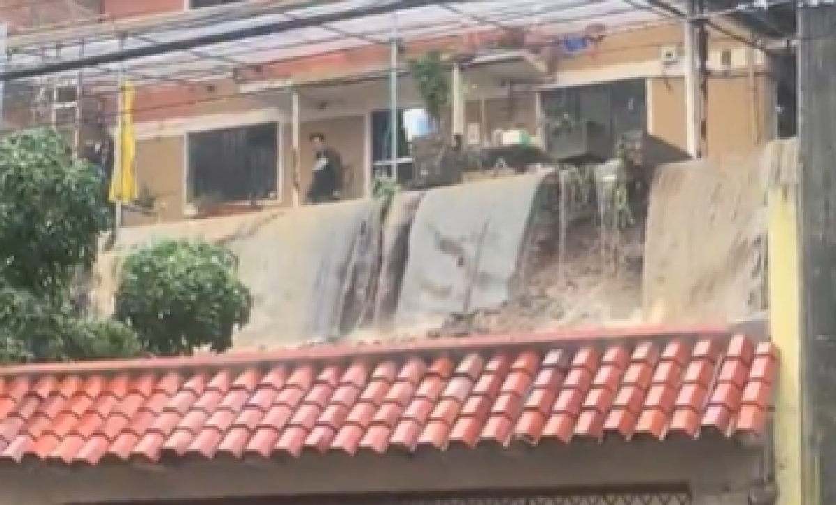 Las lluvias causaron el desbordamiento de una quebrada en el sector de El Tejar.