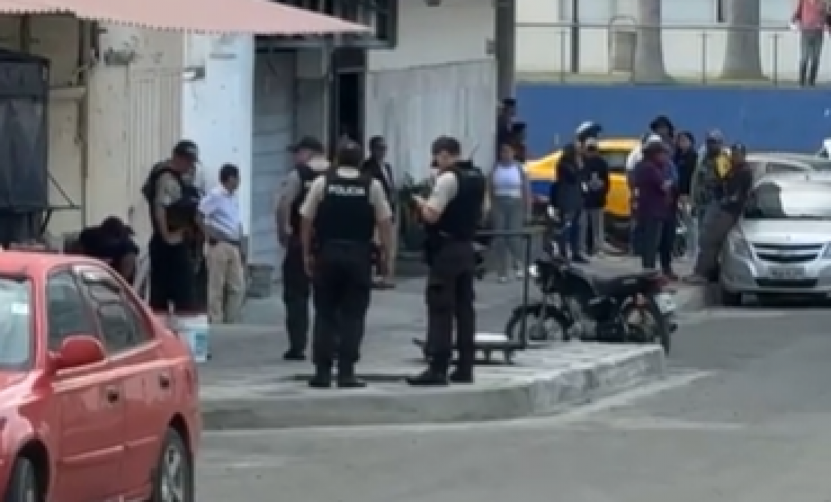 Autoridades investigan asesinato de vendedora en pleno centro de Manta