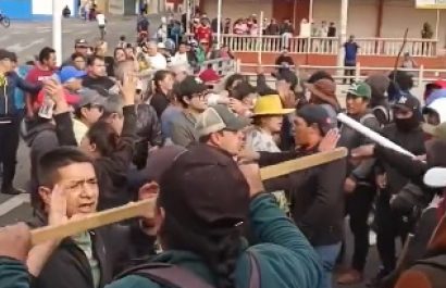 Captura de pantalla de un enfrentamiento entre quienes quieren trabajar y los que protestan