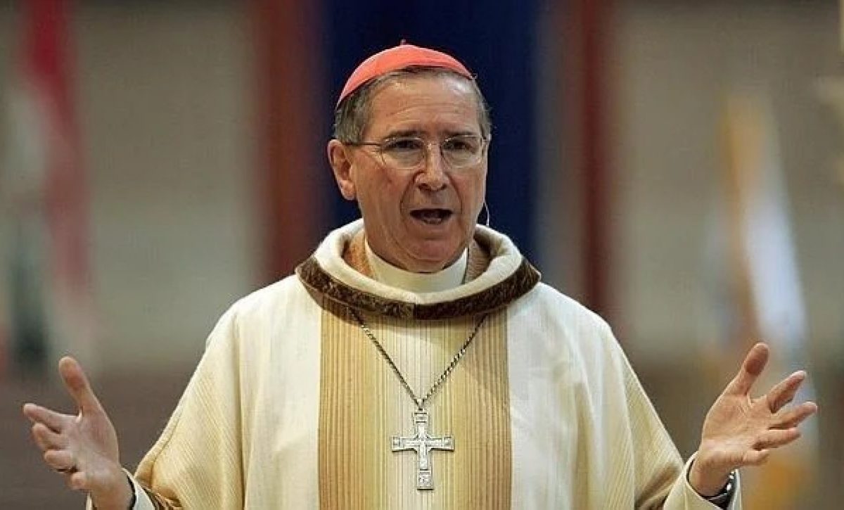 Cardenal Roger Mahony, acusado de encubrir abusos sexuales, ayudará a cerrar el ataúd del papa Francisco