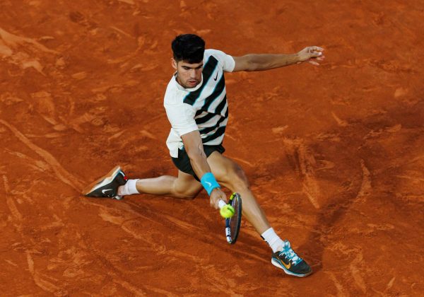 Carlos Alcaraz arrasa a Tommy Paul y avanza a semifinales de Roland Garros