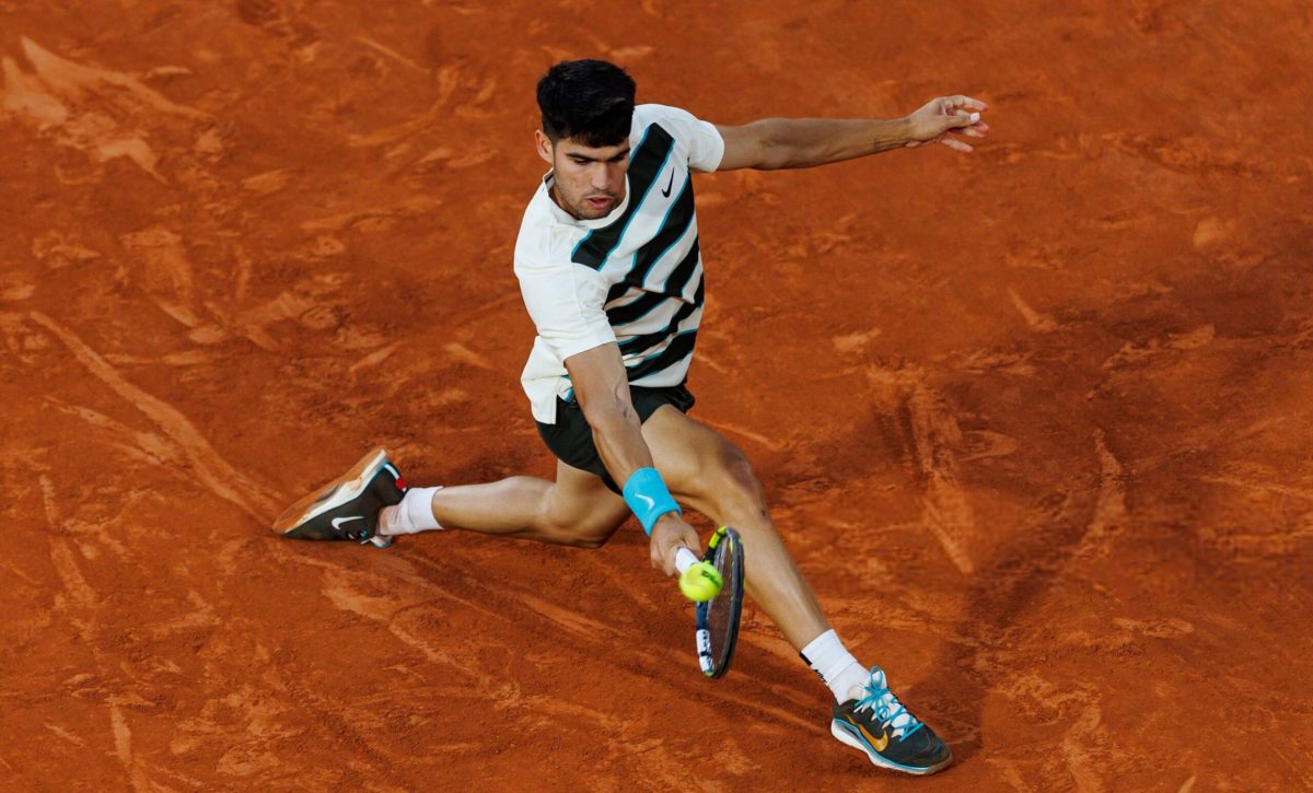 Carlos Alcaraz arrasa a Tommy Paul y avanza a semifinales de Roland Garros