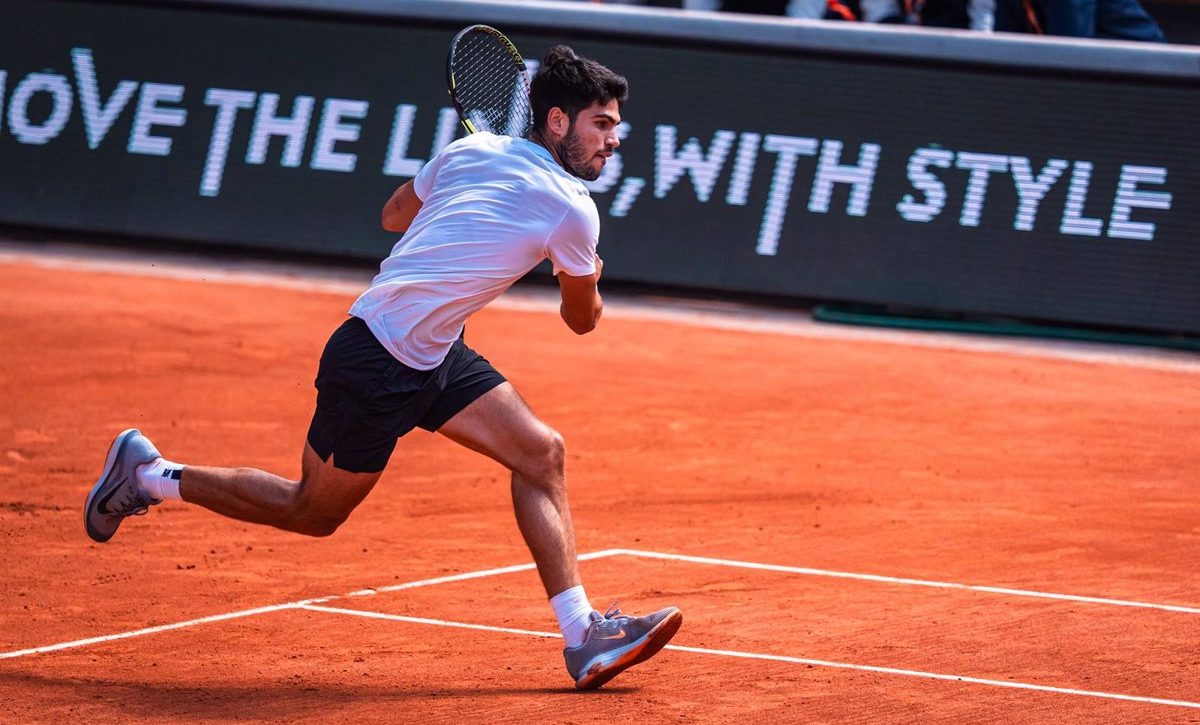 Carlos Alcaraz inicia firme ante Zeppieri su defensa del título en Roland Garros
