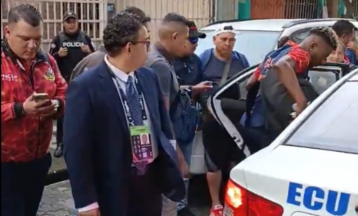 Carlos Arboleda, futbolista del Libertad FC, resultó detenido por la Policía Nacional este viernes en las inmediaciones del estadio George Capwell.