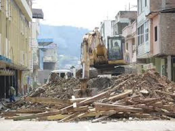 Carlos Bernal niega mal manejo de fondos para la reconstrucción de Manabí