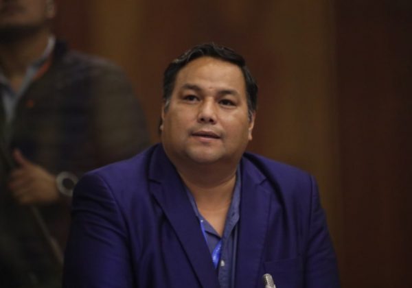 Carlos Vargas, asambleísta de RC, dice que menor de quince años casi termina con su vida y que por eso apoya la propuesta de ley enviada por Noboa. (AN).