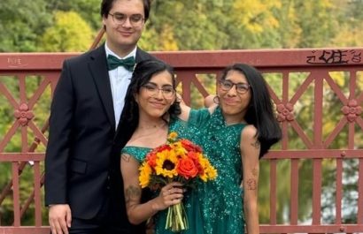 Carmen Andrade, gemela siamesa mexicana de 25 años, ha captado la atención mundial por compartir su vida diaria junto a su hermana