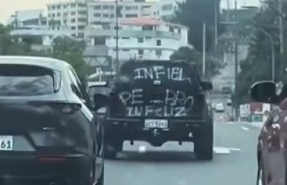 Carro negro rayado en Guayaquil