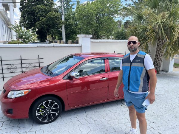 César Hernández asegura que muchos amigos hispanos, incluyendo ecuatorianos, combinan varias de estas aplicaciones para mantenerse a flote.