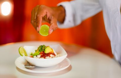El ceviche de pescado con maní, es uno de los platos típicos de Jipijapa.