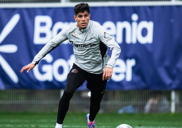 Chelsea negocia por Piero Hincapié con oferta de USD 69 millones al Bayer Leverkusen