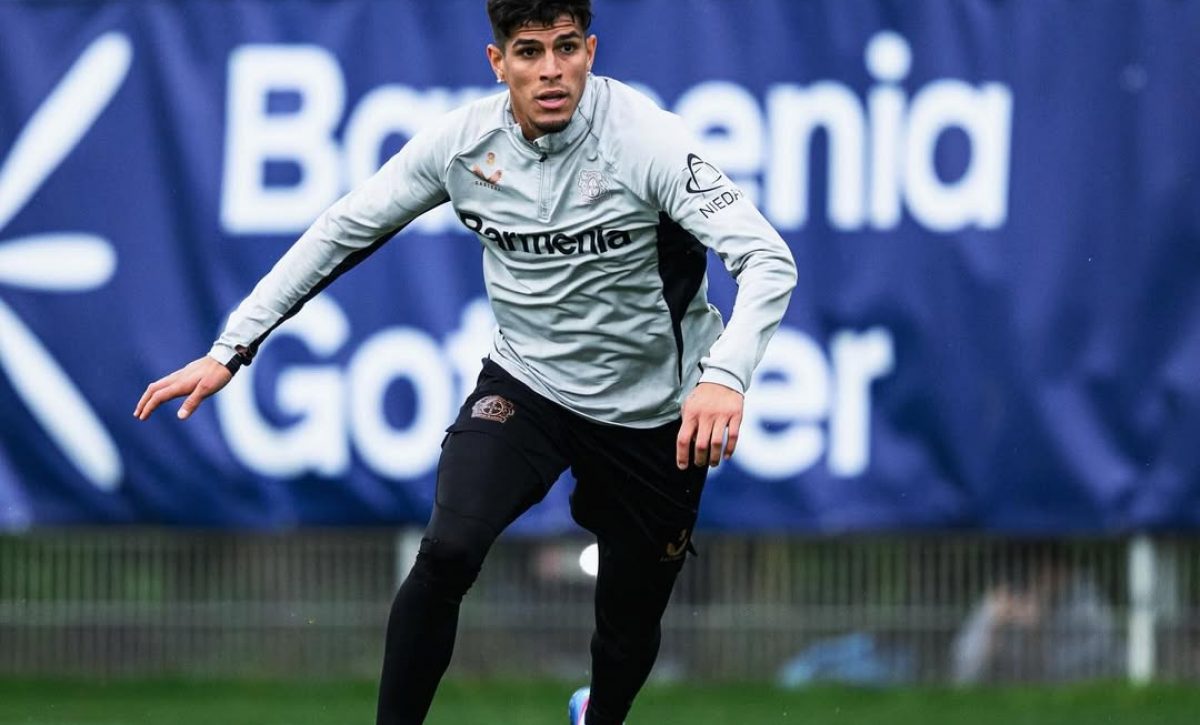 Chelsea negocia por Piero Hincapié con oferta de USD 69 millones al Bayer Leverkusen