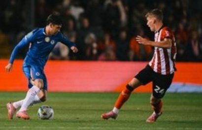Chelsea sin Caicedo avanza en Carabao Cup con remontada ante Lincoln City