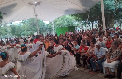 Chigualos y Alegría Así homenajearon a los adultos mayores en Portoviejo