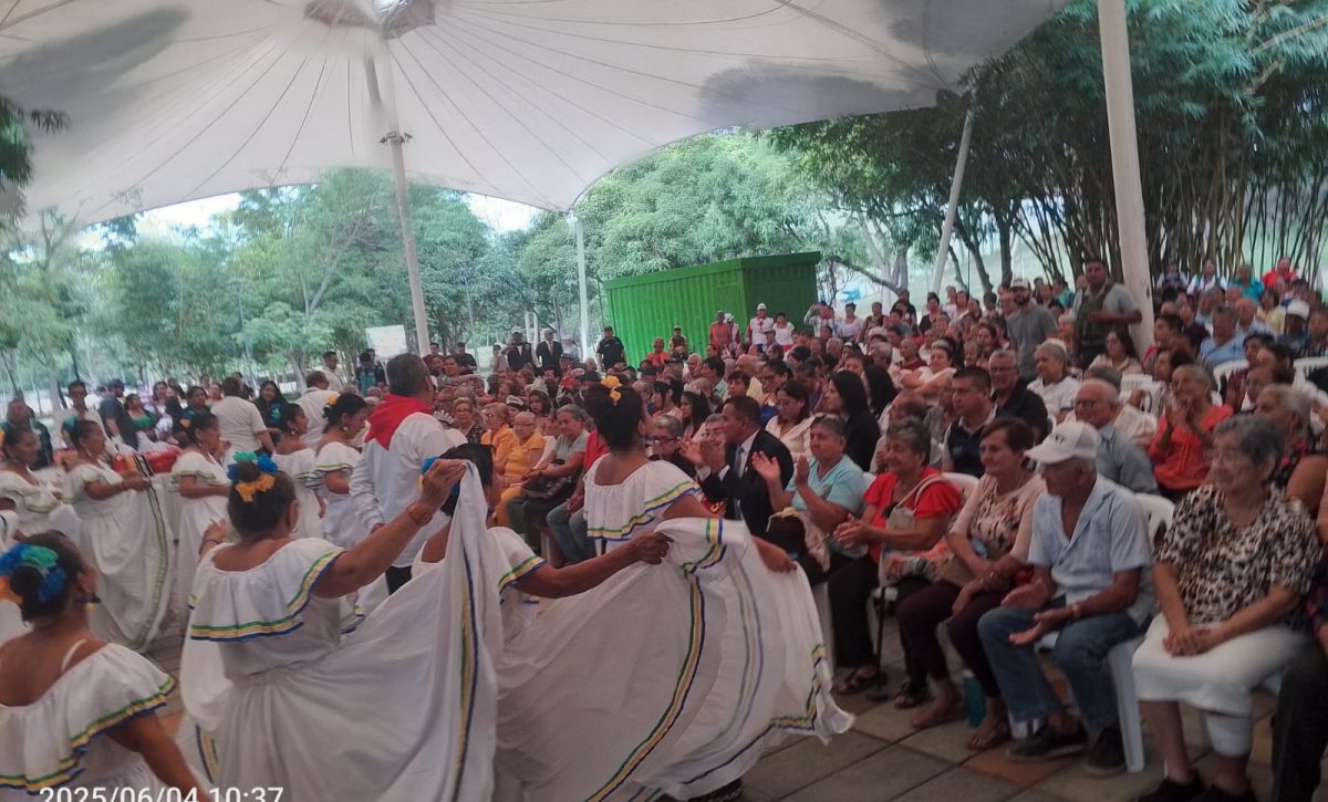 Chigualos y Alegría Así homenajearon a los adultos mayores en Portoviejo