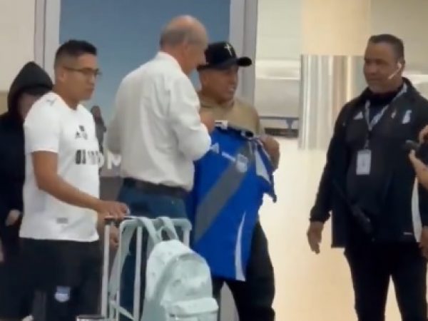 Christian Cueva arriba a Guayaquil para firmar con Emelec en la LigaPro