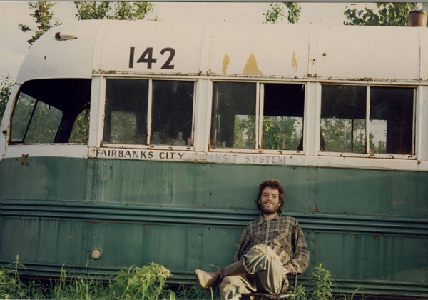 La historia de Christopher McCandless fue publicada en el libro Hacia rutas salvajes en 1996 y adaptada al cine en 2007.