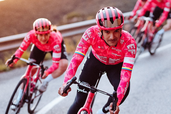 Ciclistas ecuatorianos se preparan para el Tour de Francia con objetivos definidos