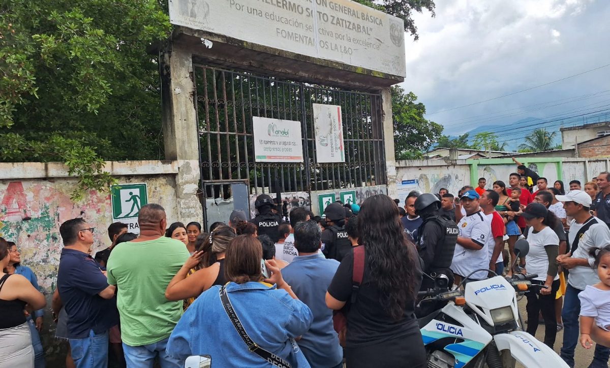 Cierran un recinto electoral en Portoviejo tras denuncias de usurpación de identidad
