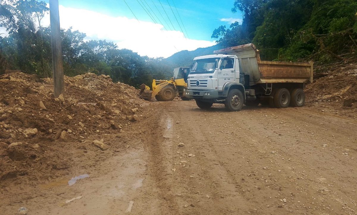 Cierre total de la vía E20 Papallacta - Baeza tras deslizamiento en San Fermín