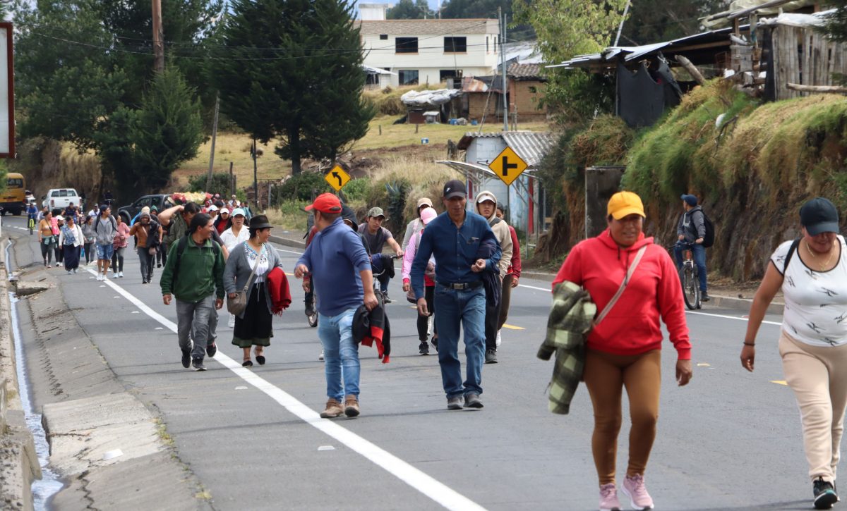 Cierres viales y tensión en Ecuador en el día 16 del paro nacional convocado por la Conaie