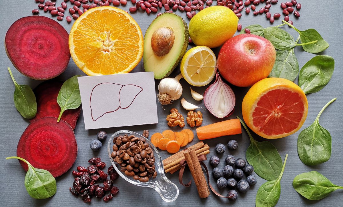 Cinco alimentos que respaldan científicamente la salud del hígado.