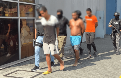 Cinco aprehendidos y una víctima liberada durante operativos en Guayaquil