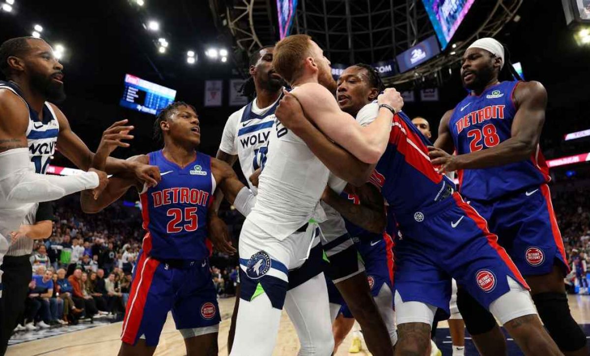 Cinco jugadores y dos entrenadores fueron expulsados ​​tras una pelea en el segundo cuarto del partido de los Minnesota Timberwolves contra los Detroit Pistons
