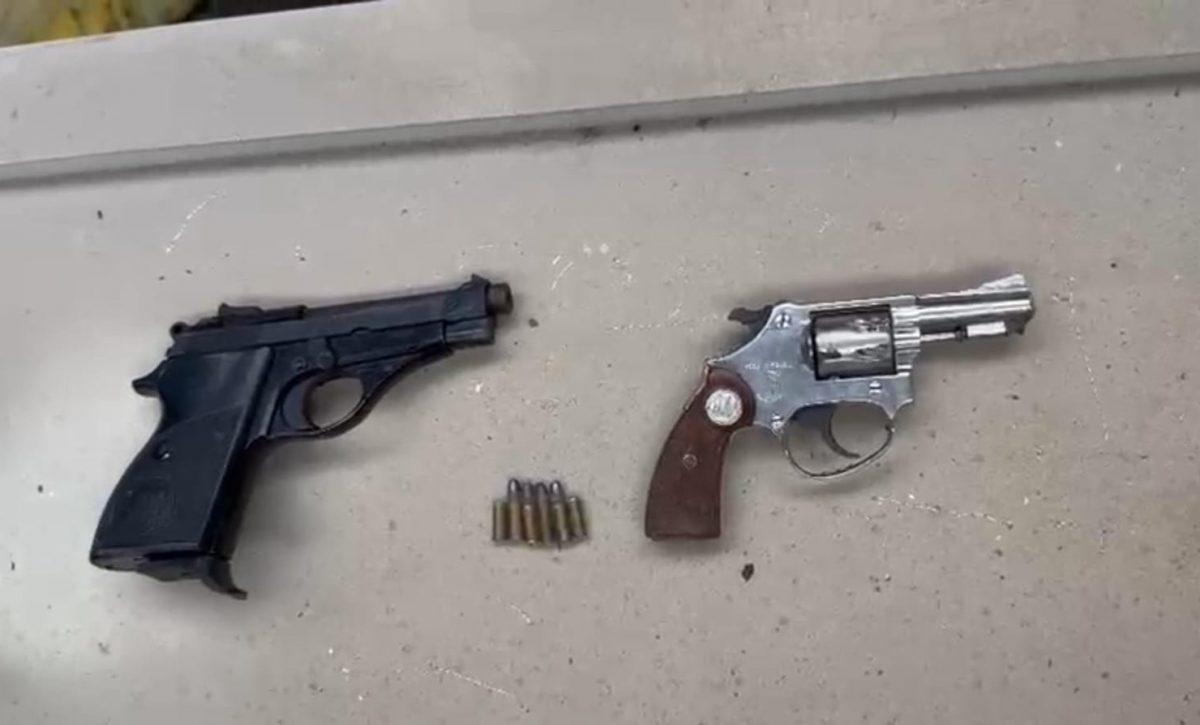 Ciudadano detenido con armas tras operativo policial en Santo Domingo