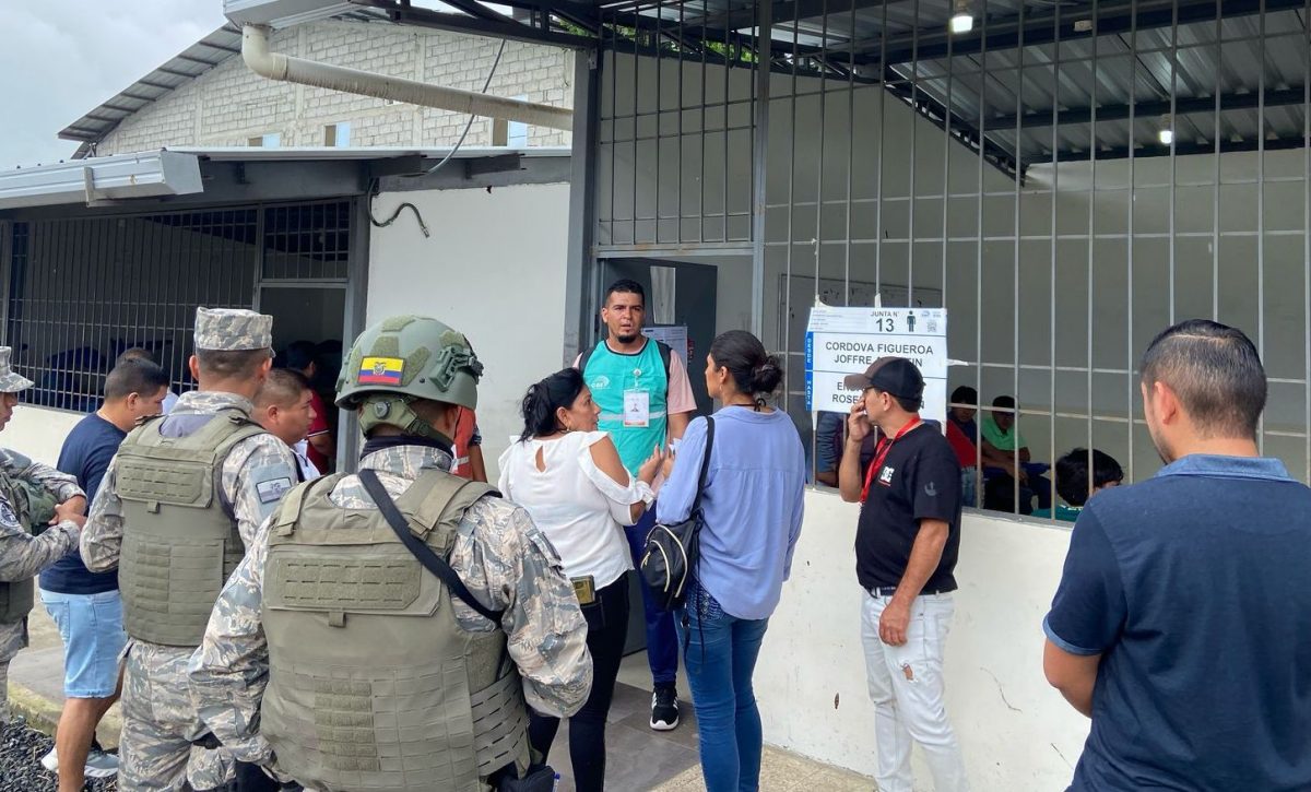 Ciudadano notificado en Jipijapa por usar celular durante el voto