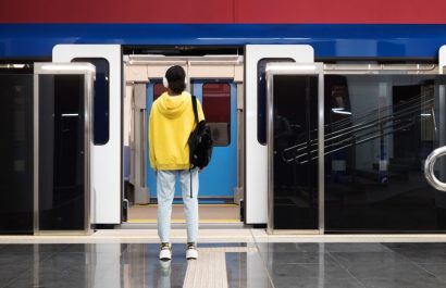 Ciudadano sancionado por ingresar a rieles del metro de Quito cumplirá trabajo comunitario