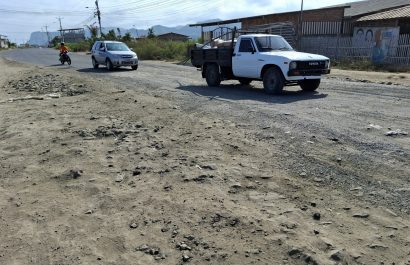 Ciudadanos aseguran que entre Charapotó y Bahía de Caráquez, en el norte de Manabí, hay tramos que parecen caminos vecinales.