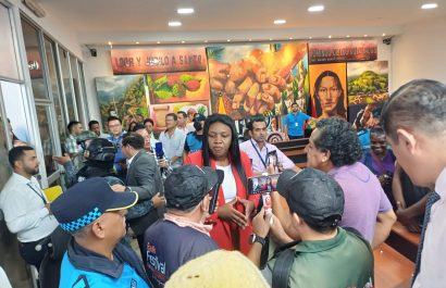 Clara Hinojosa designada Vicealcaldesa de Santo Domingo en medio de tensiones políticas