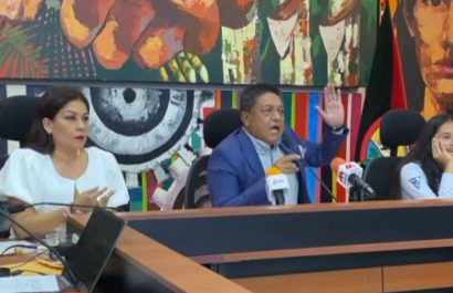 Clara Hinojosa fue reelegida vicealcaldesa en Santo Domingo en medio de una fractura política en Revolución Ciudadana.