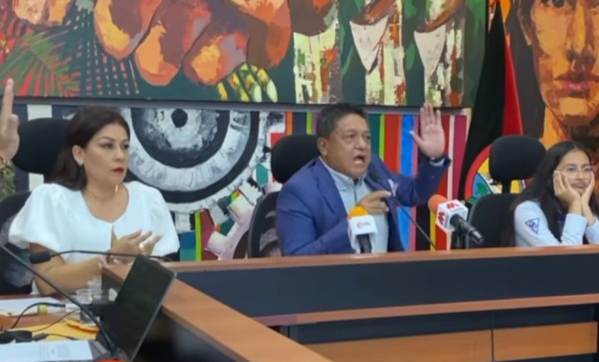 Clara Hinojosa fue reelegida vicealcaldesa en Santo Domingo en medio de una fractura política en Revolución Ciudadana.