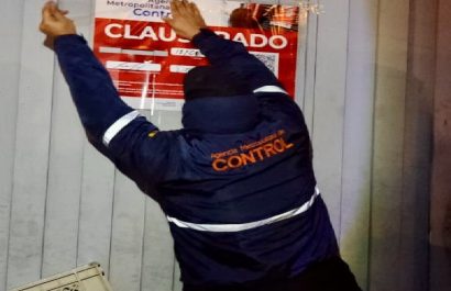 Clausuran chifa en Cotocollao por insalubridad y plaga de cucarachas