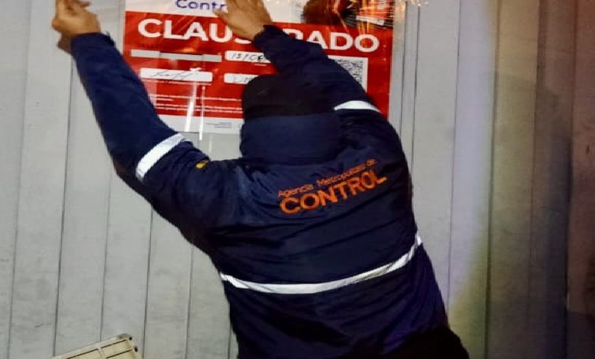 Clausuran chifa en Cotocollao por insalubridad y plaga de cucarachas