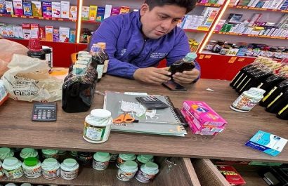 Arcsa clausura farmacia de Santa Elena por ofertar más de 7 mil productos naturales irregulares