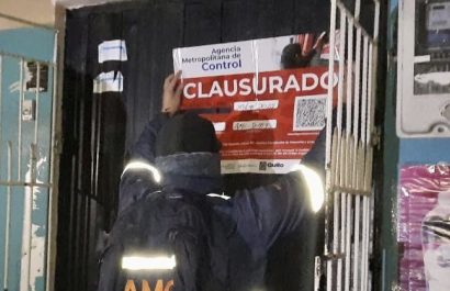 Clausuran licorería clandestina en Quito con 1.000 litros de alcohol sin registro sanitario
