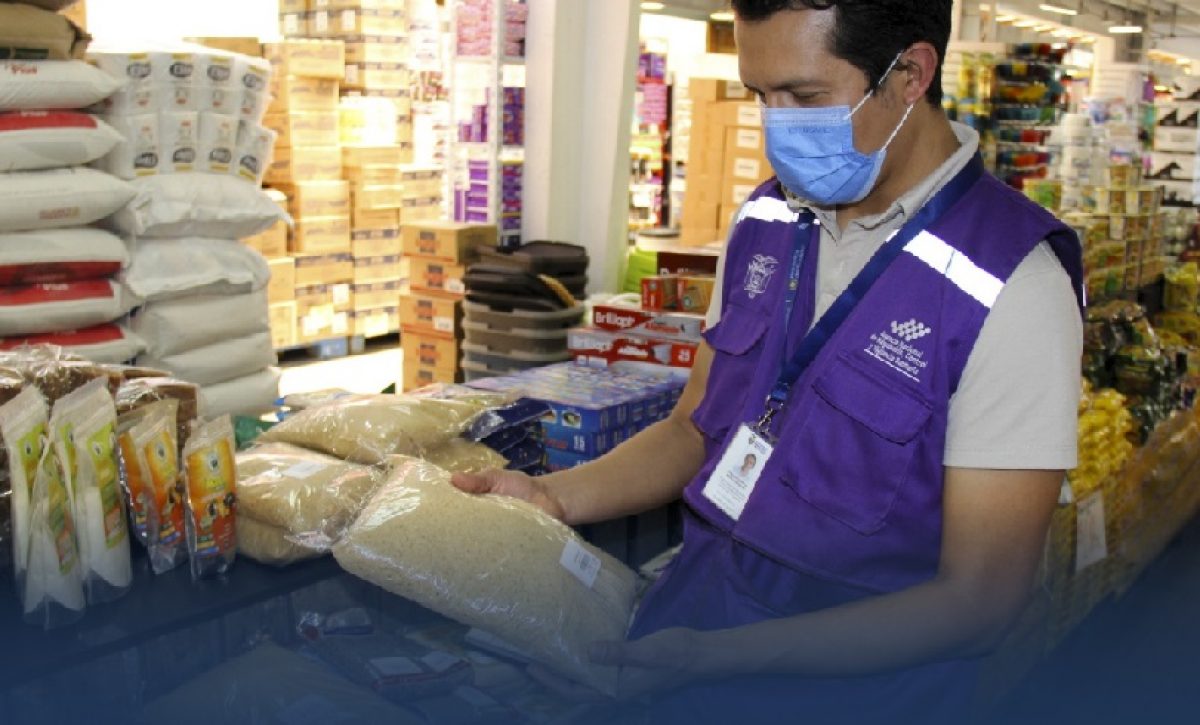 Clausuran supermercado en Loja por deficiencias sanitarias y venta de productos caducados