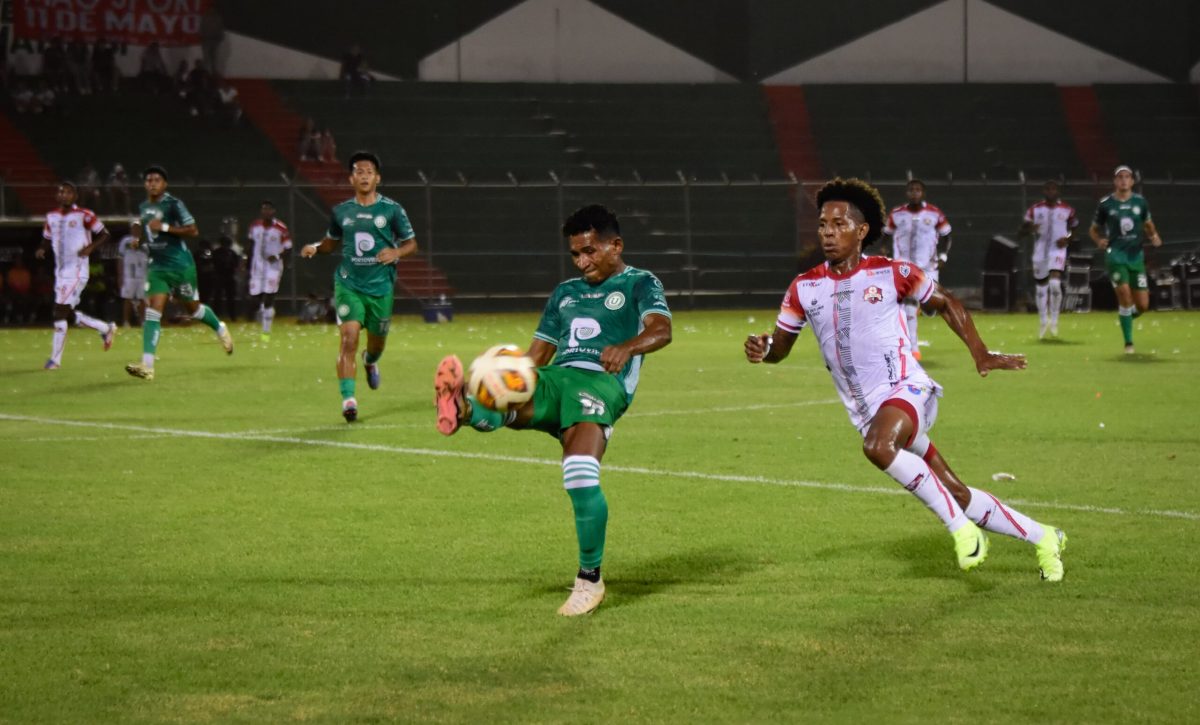 Club 11 de Mayo venció 2-1 a Liga de Portoviejo en presentación de plantilla