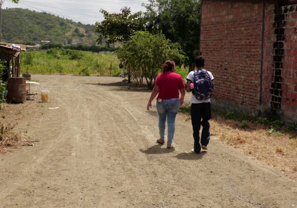 Colinas de los Ceibos Vida entre el olvido y el estigma en Portoviejo