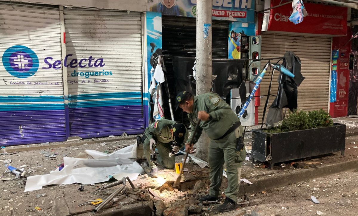 Colombia sufre tres atentados en menos de 24 horas con una veintena de muertos