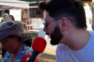 Comerciante se viraliza por decir que nunca había visto tantos gais, su video suma cerca de 10 millones de visualizaciones en TikTok. (Captura de pantalla).