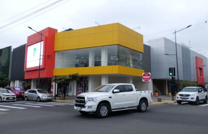 Comerciantes del CC1 en Portoviejo reclaman beneficios del sistema fotovoltaico