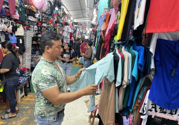 Roddy Almache, dijo que las ventas no han sido las mejores. Espera que mejoren este domingo.