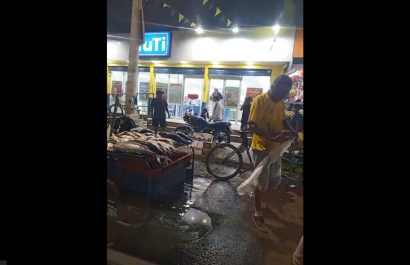 Comercio informal en avenida Guayaquil de Portoviejo genera problemas de movilidad e insalubridad