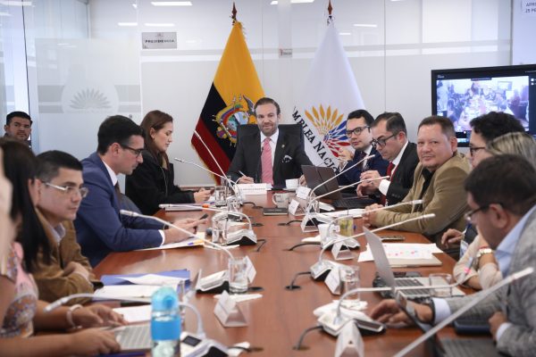 Comisión de Salud aborda transparencia en sector privado y prevención del cáncer uterino