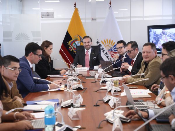 Comisión de Salud aborda transparencia en sector privado y prevención del cáncer uterino
