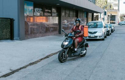 Cómo emprender sobre dos ruedas, negocios que puedes iniciar con una moto
